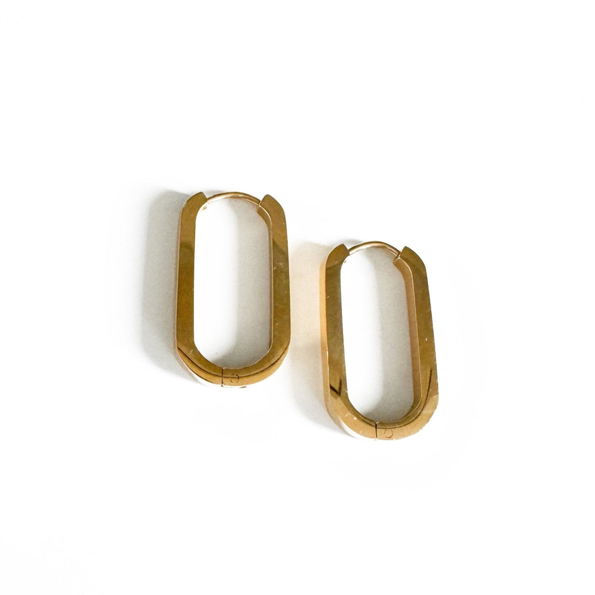Riley Luxe 18k Gold Plated Hinged Oval Hoop Earrings