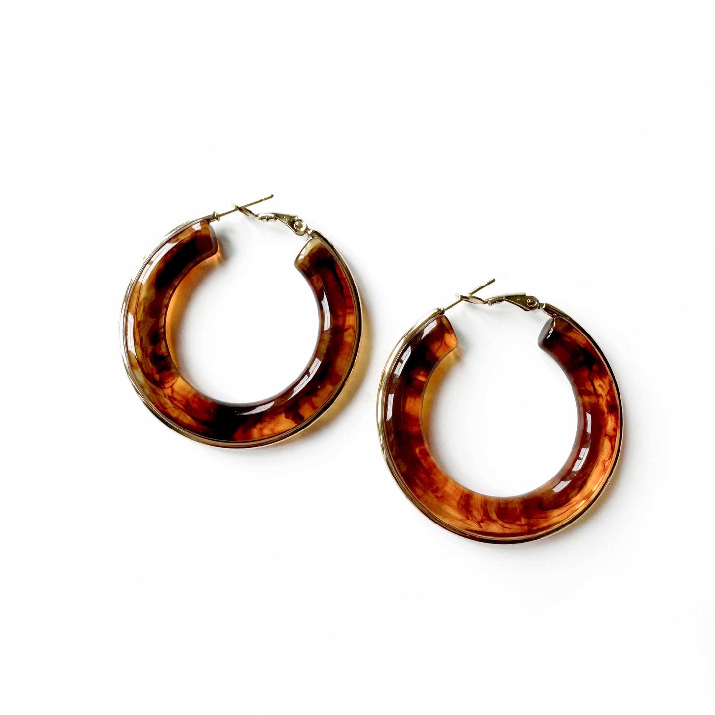 Oreilia tortoiseshell hoop earrings with glossy amber-brown finish, lightweight and 4cm length