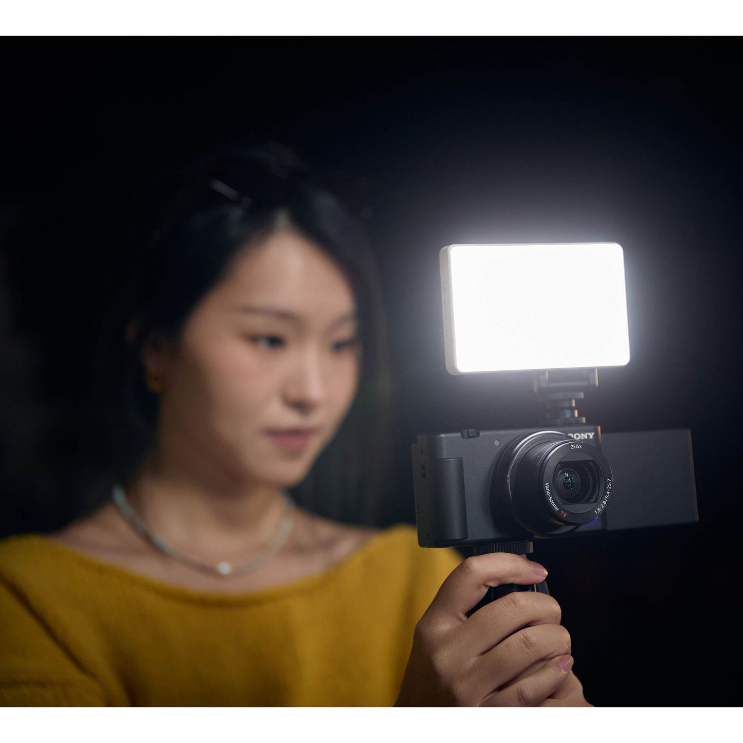 AM01 Magnetic Bracket Stand for the Godox MA5R