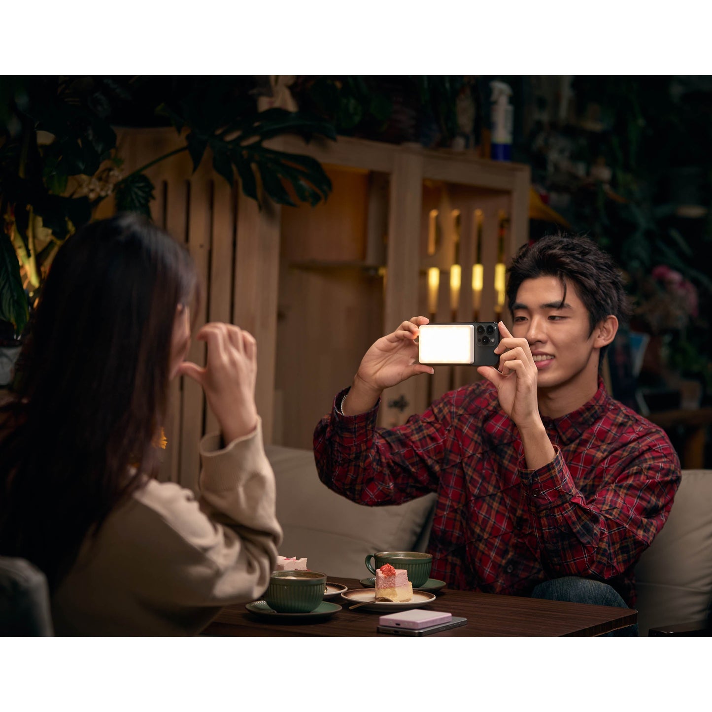 MA5R Magnetic Full-Colour RGB Light Manel With Wireless Charging (White)