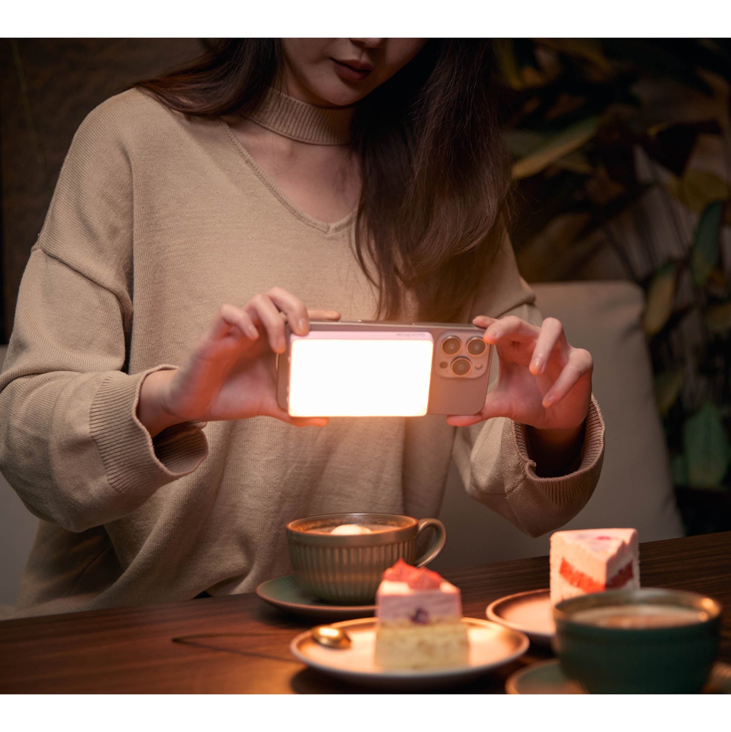 MA5R Magnetic Full-Colour RGB Light Manel With Wireless Charging (White)
