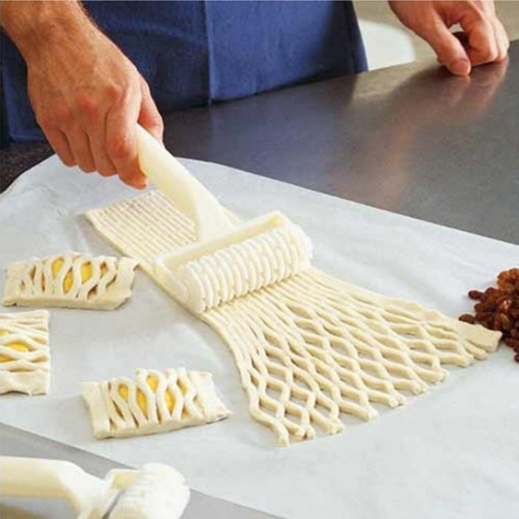 3 PCS Large Leather Cutter Plastic Netting Knife Roller Knife, Hob Cookie / Pizza Pie Crust Special Cake Mould, Noodle Cutter 3